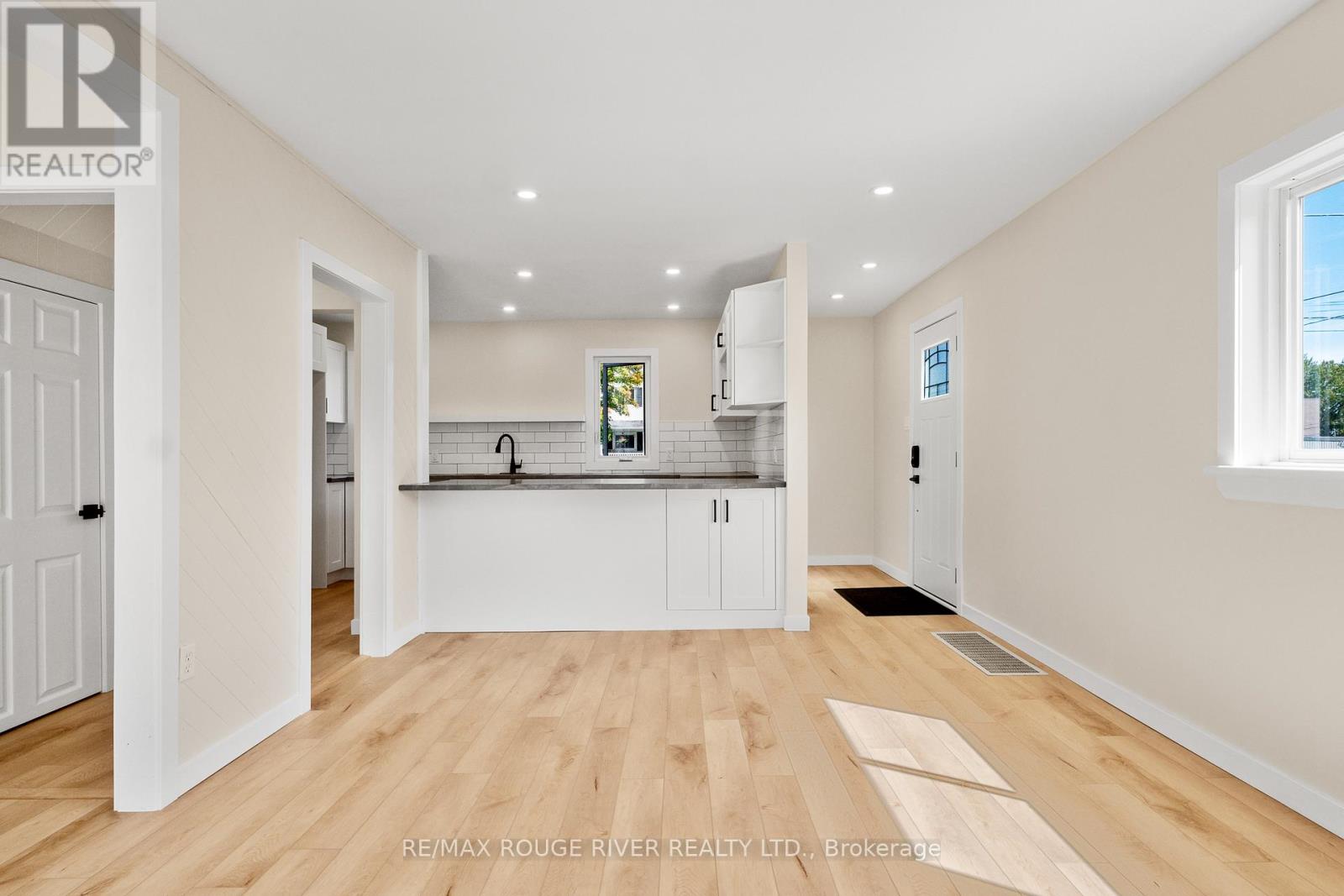 363 Campbell Street, Cobourg, Ontario  K9A 4C1 - Photo 5 - X12398523