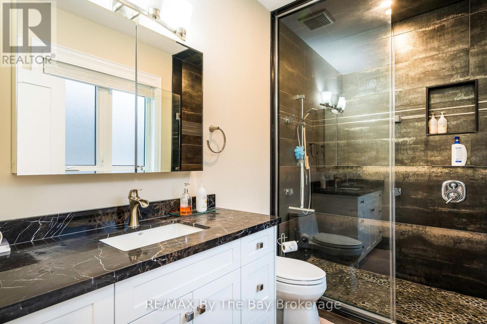 18 Edgewater Road, Wasaga Beach, Ontario  L9Z 2W3 - Photo 16 - S12400170