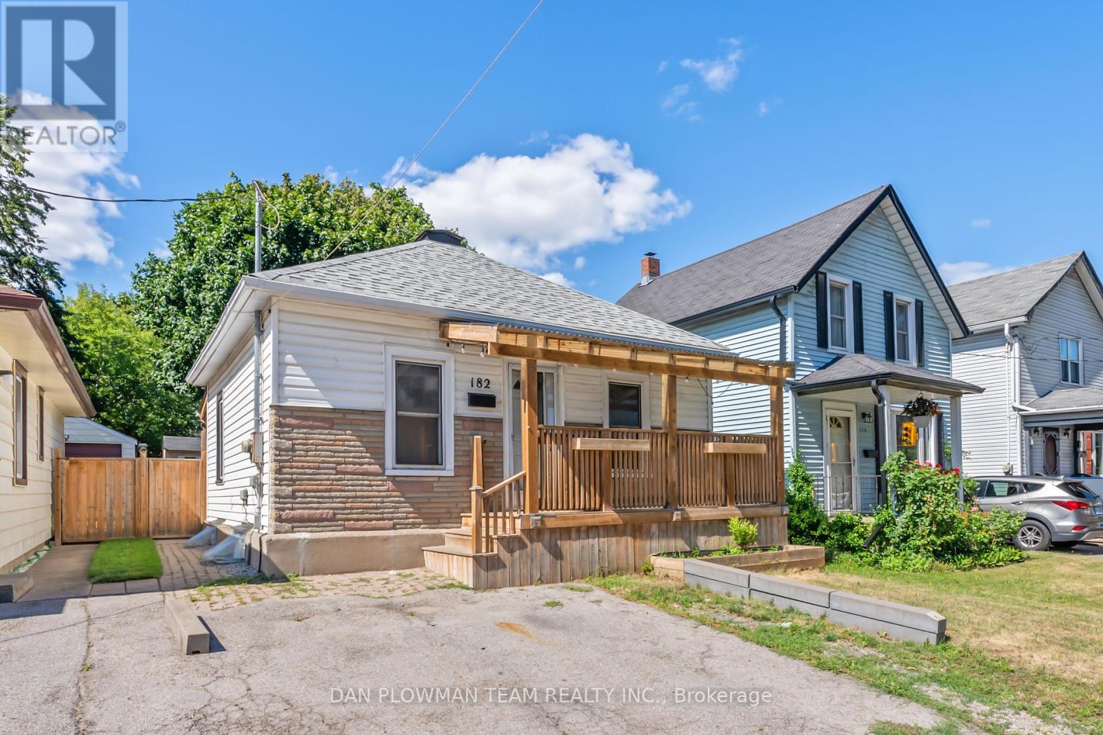 182 Bloor Street W, Oshawa, Ontario  L1J 1P7 - Photo 2 - E12399922