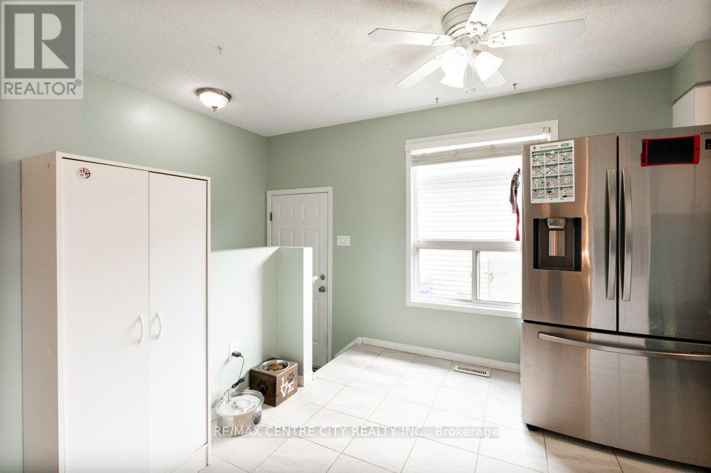 264 Simpson Crescent E, London East (East I), Ontario  N5V 5E2 - Photo 10 - X12400168