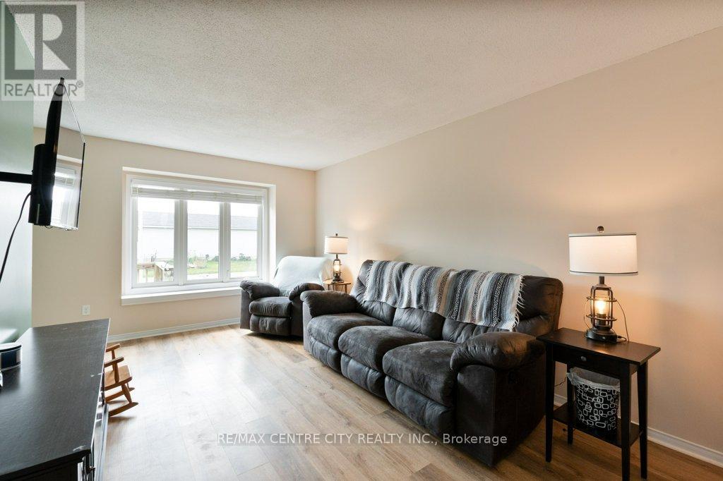 264 Simpson Crescent E, London East (East I), Ontario  N5V 5E2 - Photo 14 - X12400168