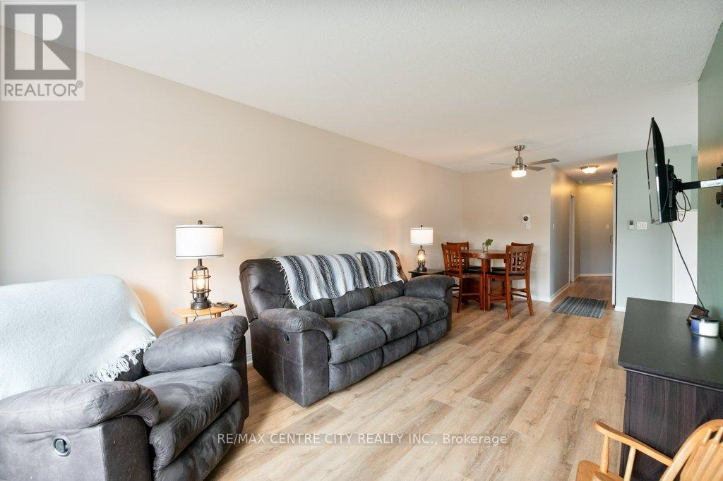 264 Simpson Crescent E, London East (East I), Ontario  N5V 5E2 - Photo 15 - X12400168