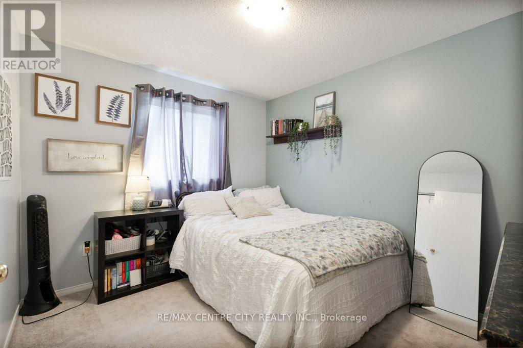 264 Simpson Crescent E, London East (East I), Ontario  N5V 5E2 - Photo 16 - X12400168
