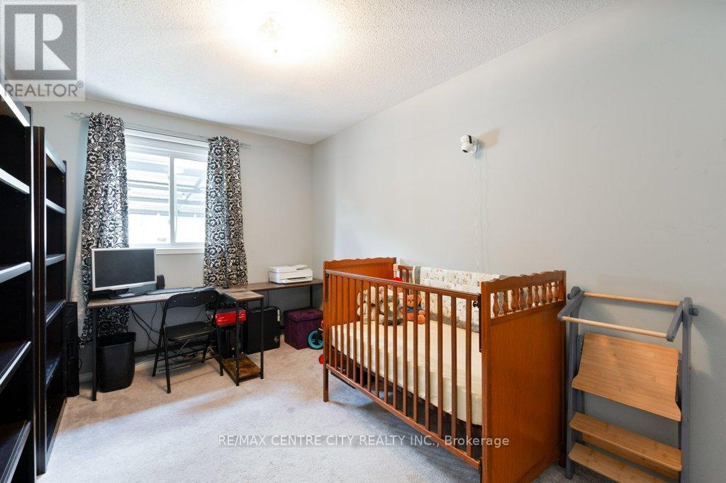 264 Simpson Crescent E, London East (East I), Ontario  N5V 5E2 - Photo 18 - X12400168