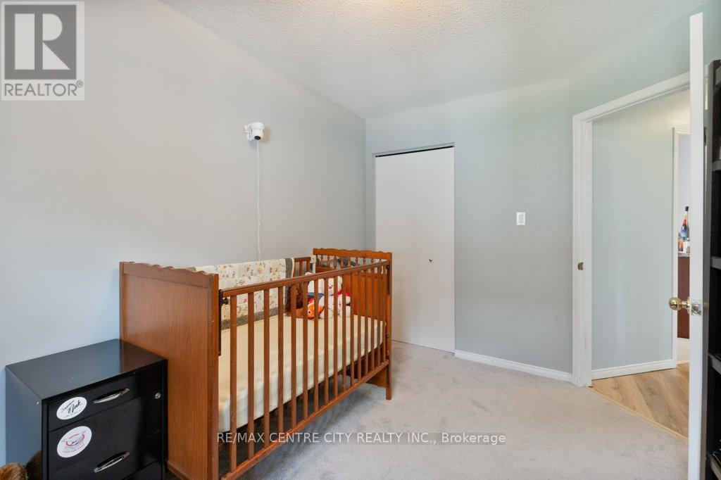 264 Simpson Crescent E, London East (East I), Ontario  N5V 5E2 - Photo 19 - X12400168