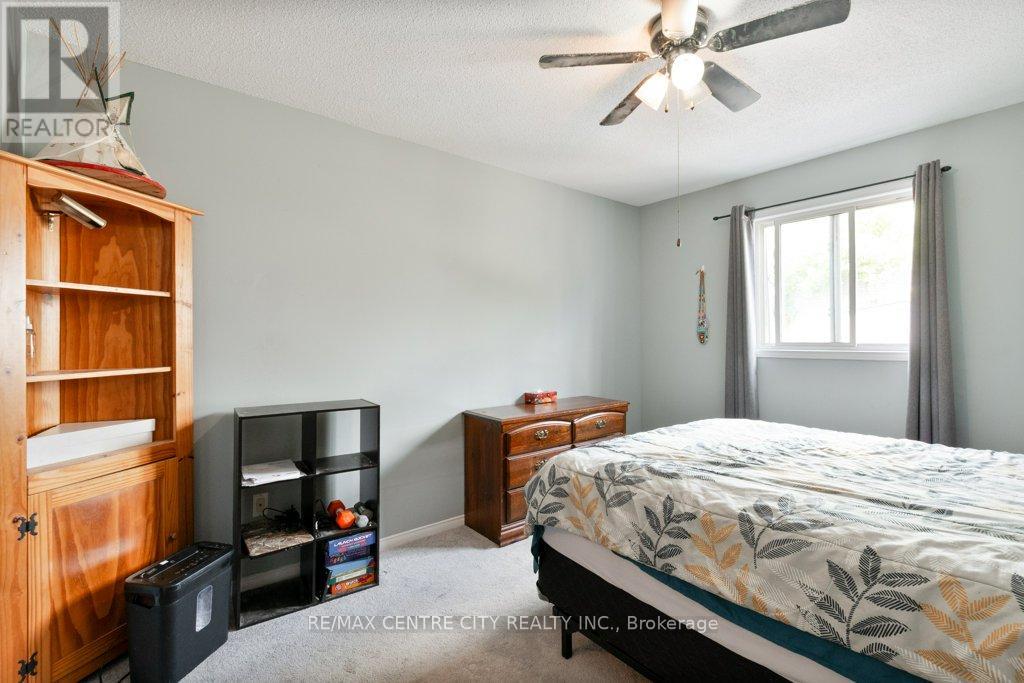 264 Simpson Crescent E, London East (East I), Ontario  N5V 5E2 - Photo 20 - X12400168