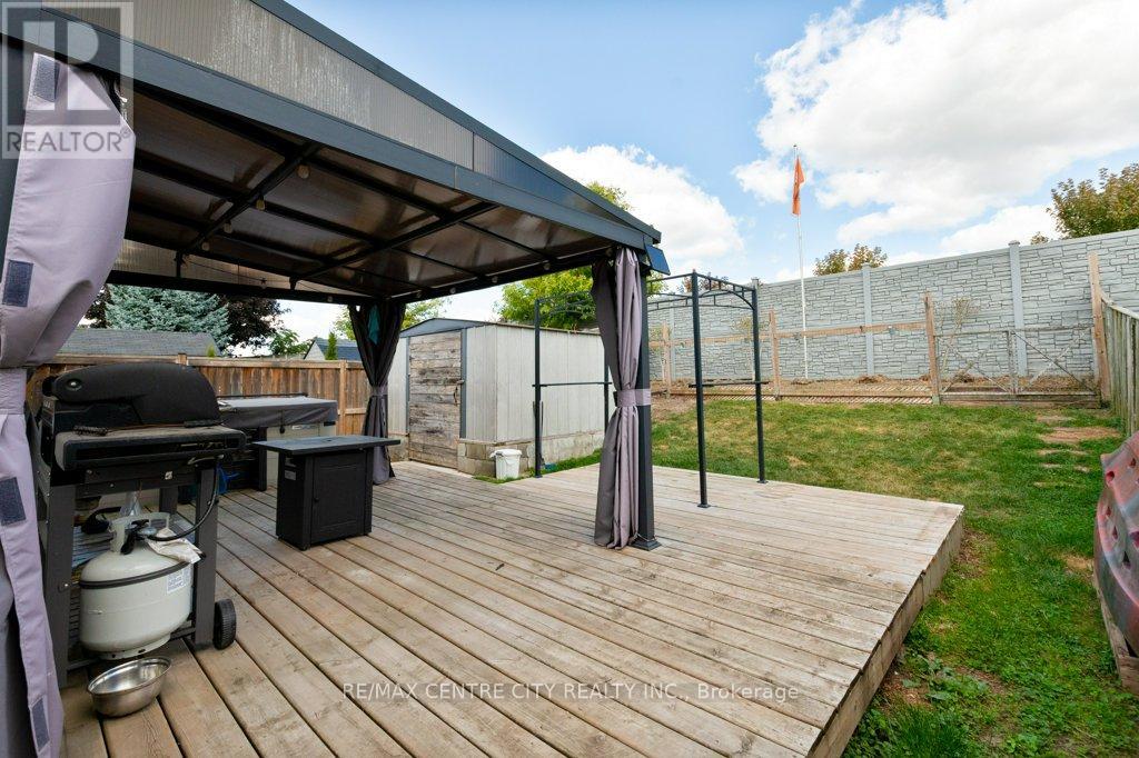 264 Simpson Crescent E, London East (East I), Ontario  N5V 5E2 - Photo 24 - X12400168