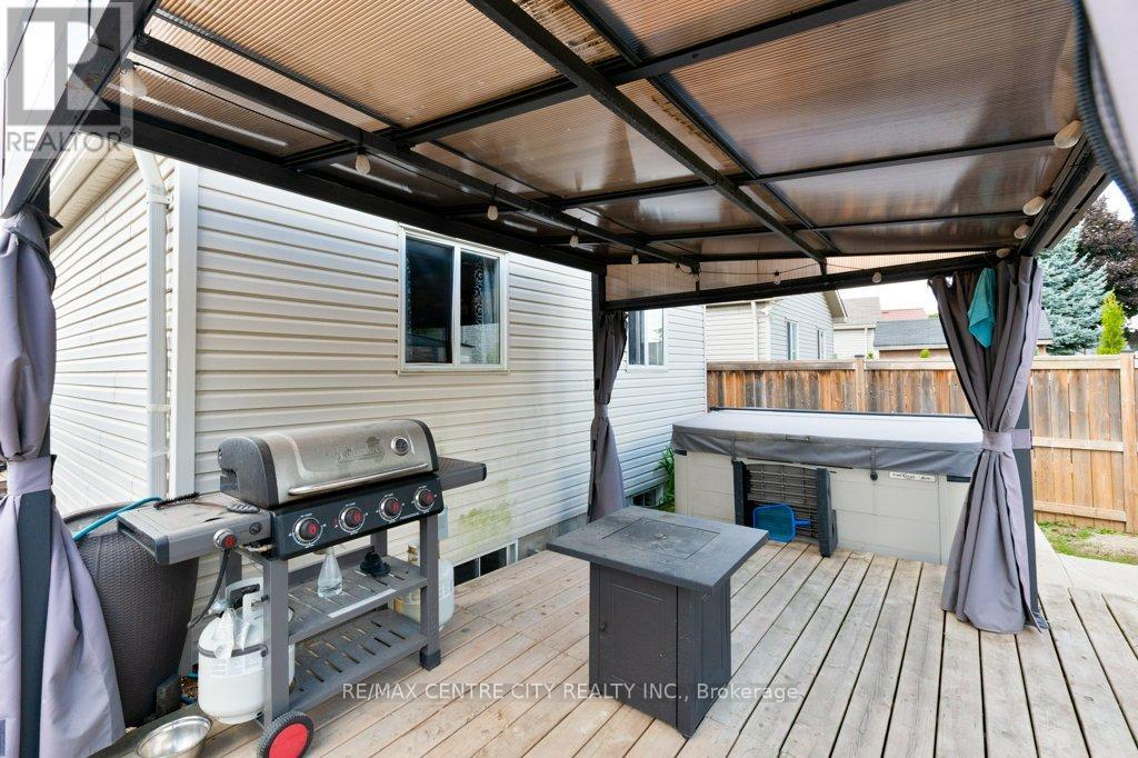 264 Simpson Crescent E, London East (East I), Ontario  N5V 5E2 - Photo 25 - X12400168
