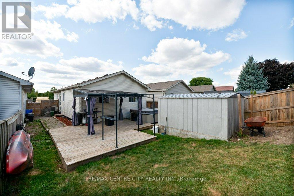 264 Simpson Crescent E, London East (East I), Ontario  N5V 5E2 - Photo 26 - X12400168