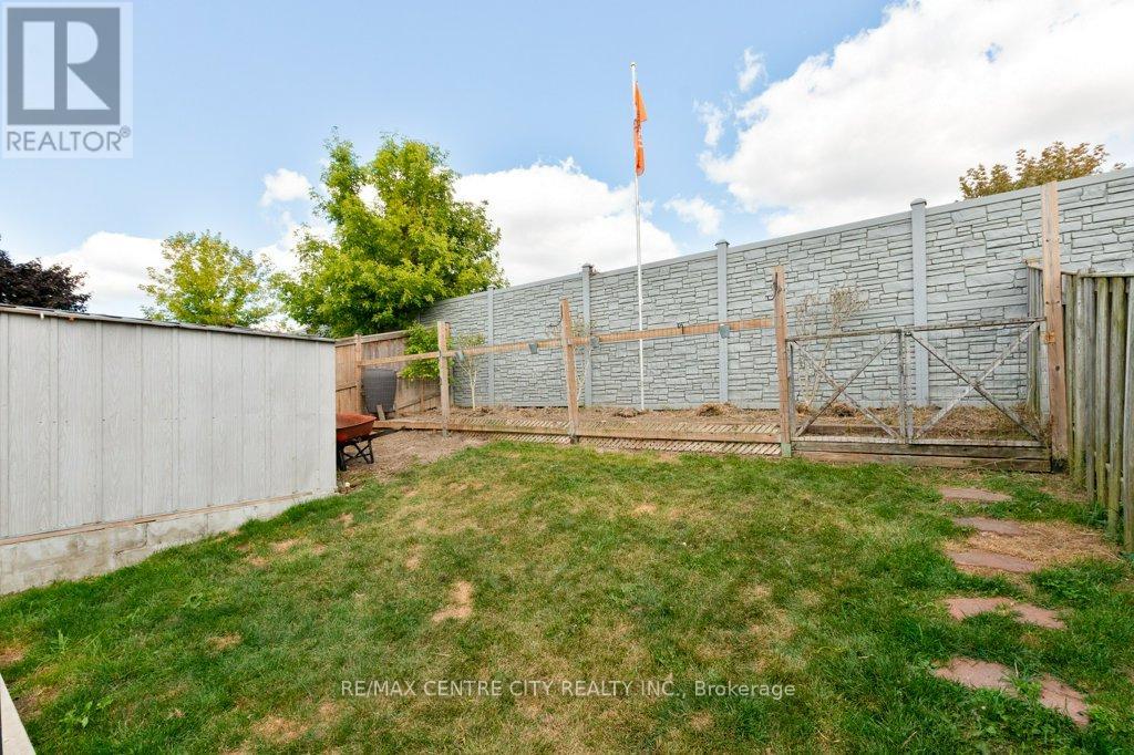 264 Simpson Crescent E, London East (East I), Ontario  N5V 5E2 - Photo 28 - X12400168