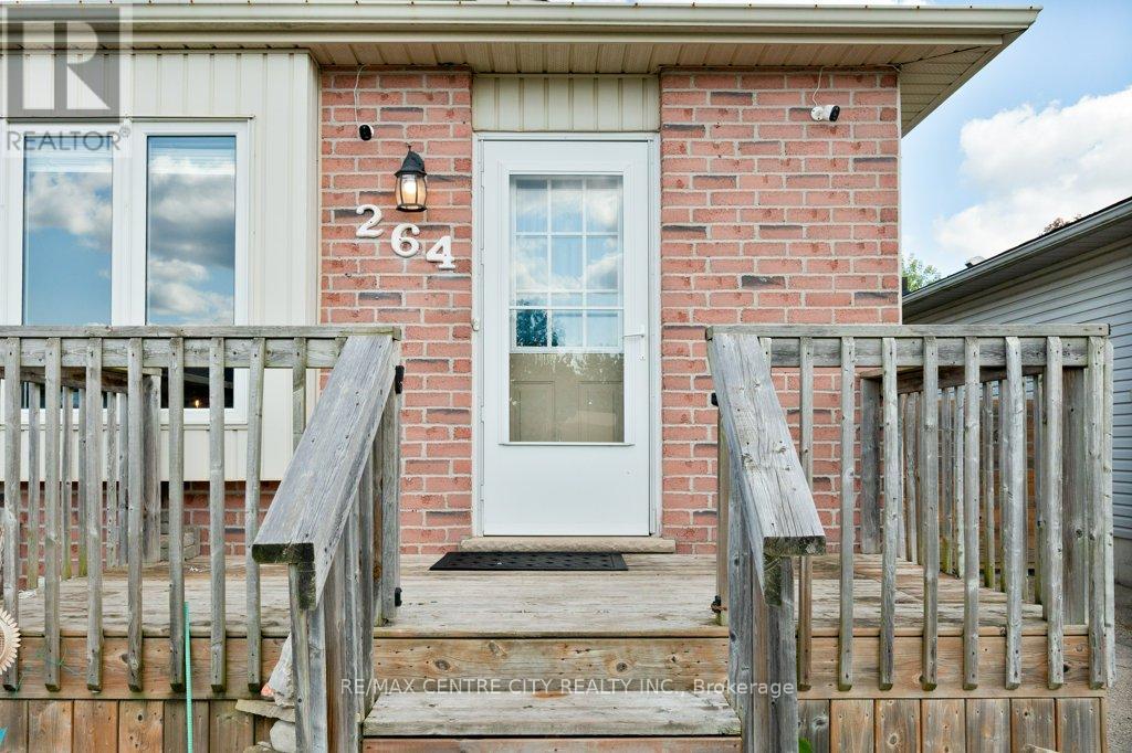 264 Simpson Crescent E, London East (East I), Ontario  N5V 5E2 - Photo 4 - X12400168