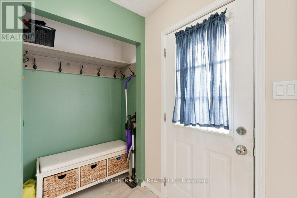 264 Simpson Crescent E, London East (East I), Ontario  N5V 5E2 - Photo 5 - X12400168