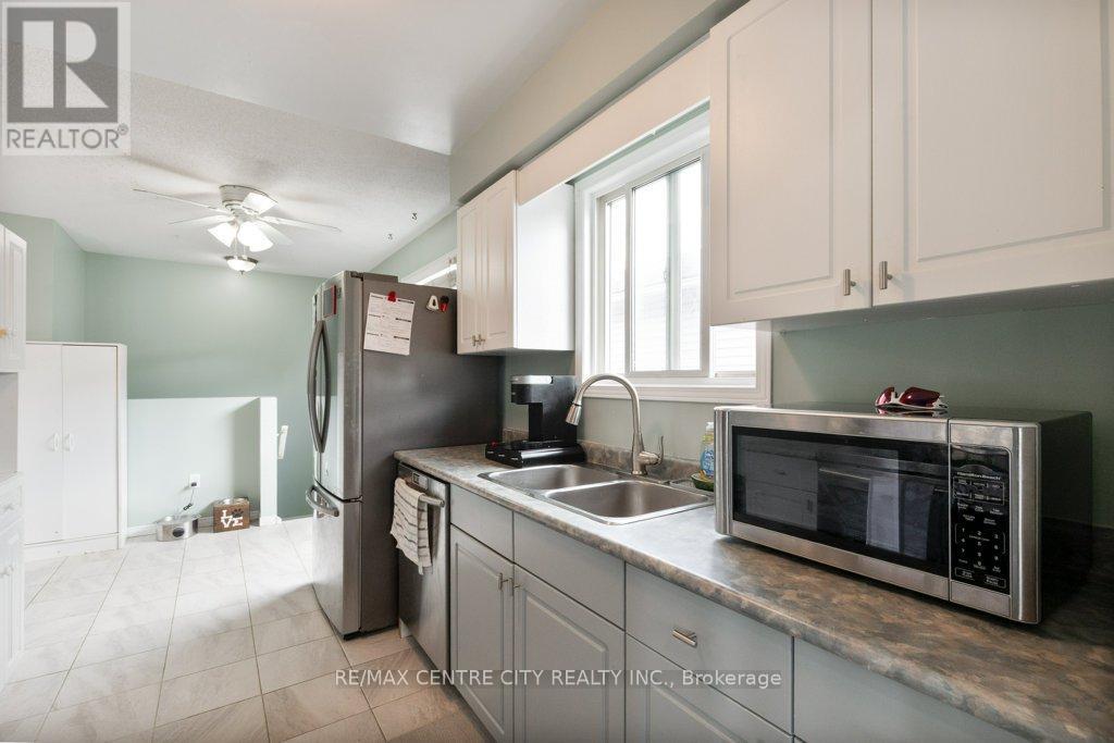 264 Simpson Crescent E, London East (East I), Ontario  N5V 5E2 - Photo 9 - X12400168