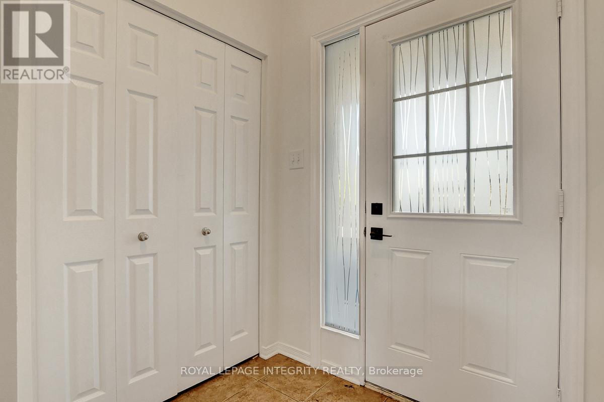 302 Brigitta Street, Ottawa, Ontario  K2S 0H8 - Photo 2 - X12400173