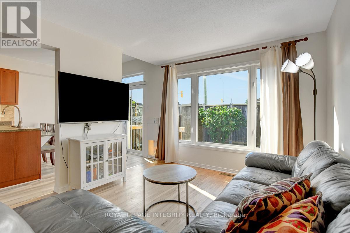 302 Brigitta Street, Ottawa, Ontario  K2S 0H8 - Photo 7 - X12400173