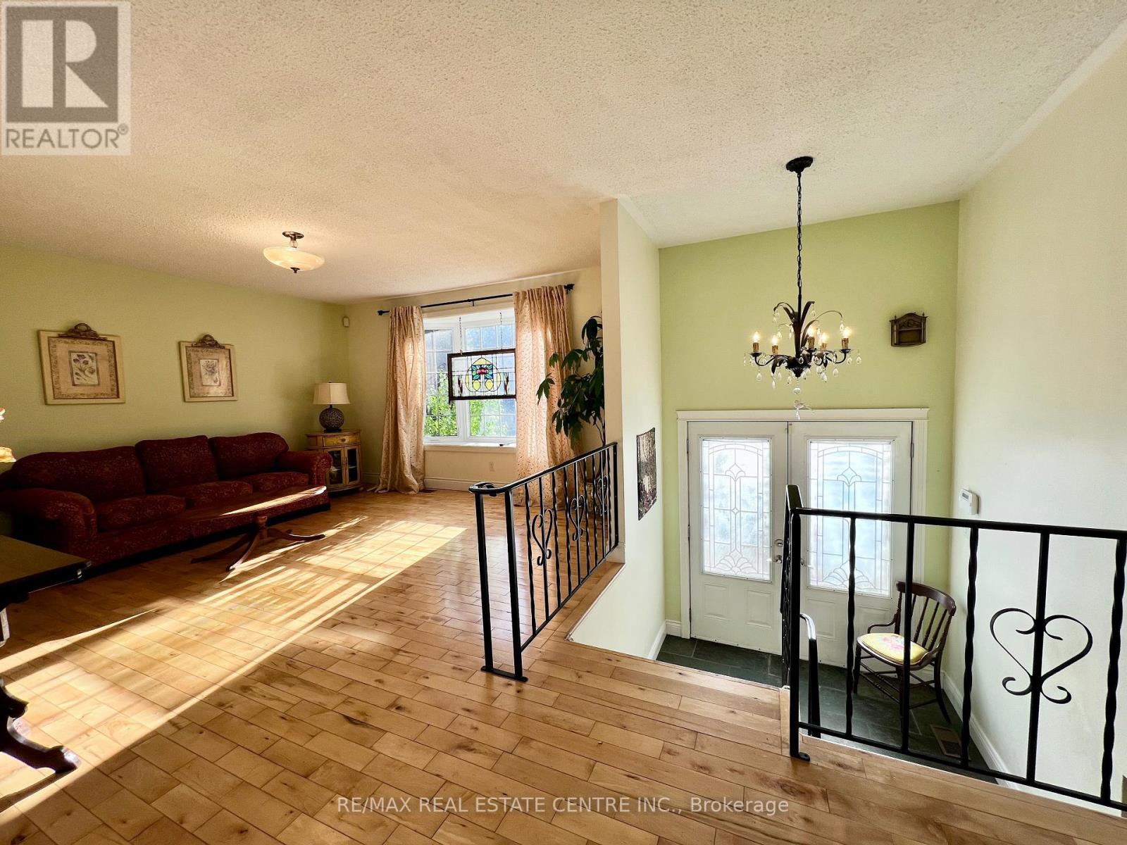 135 Christopher Avenue, Wasaga Beach, Ontario  L9Z 1S4 - Photo 6 - S12400030