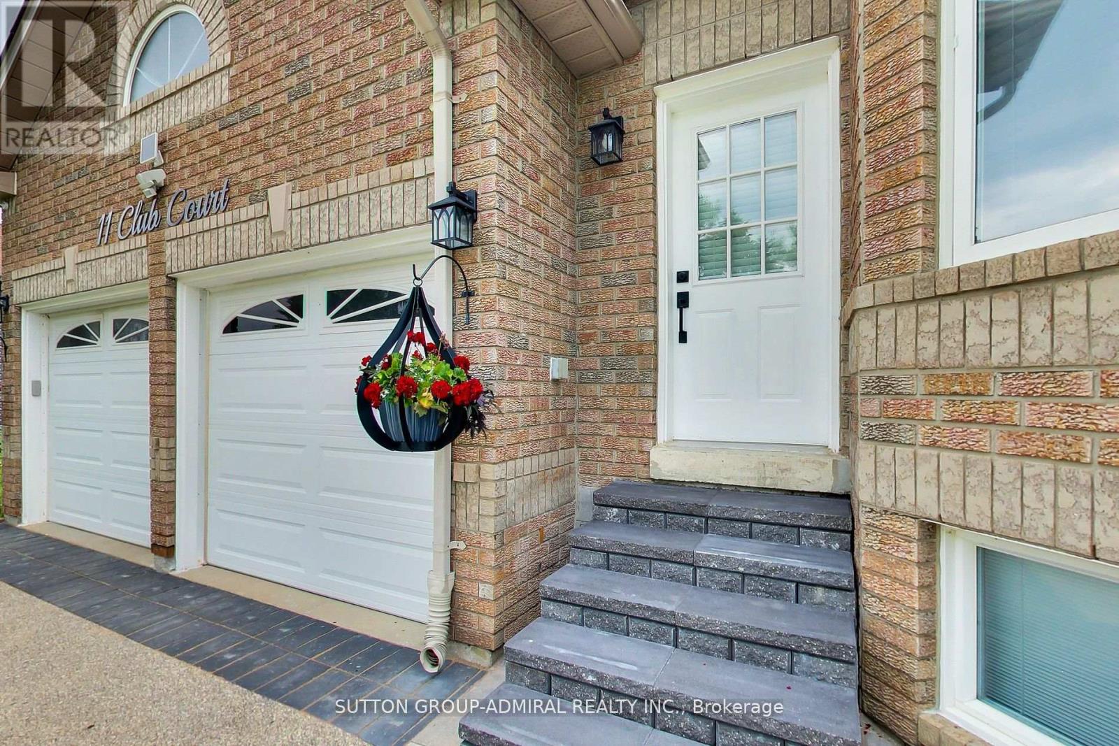 11 Club Court, Wasaga Beach, Ontario  L9Z 1J8 - Photo 3 - S12400047