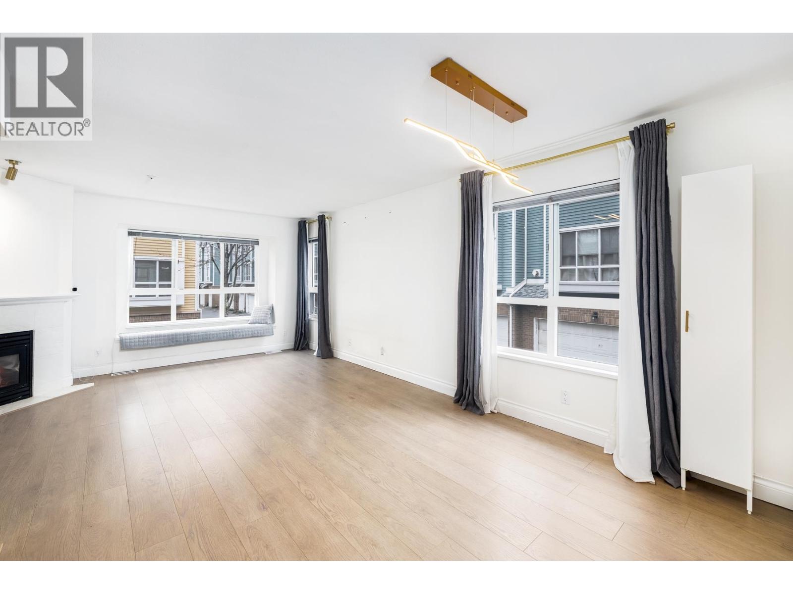 8431 Jellicoe Street, Vancouver, British Columbia  V5S 2J4 - Photo 2 - R3047124