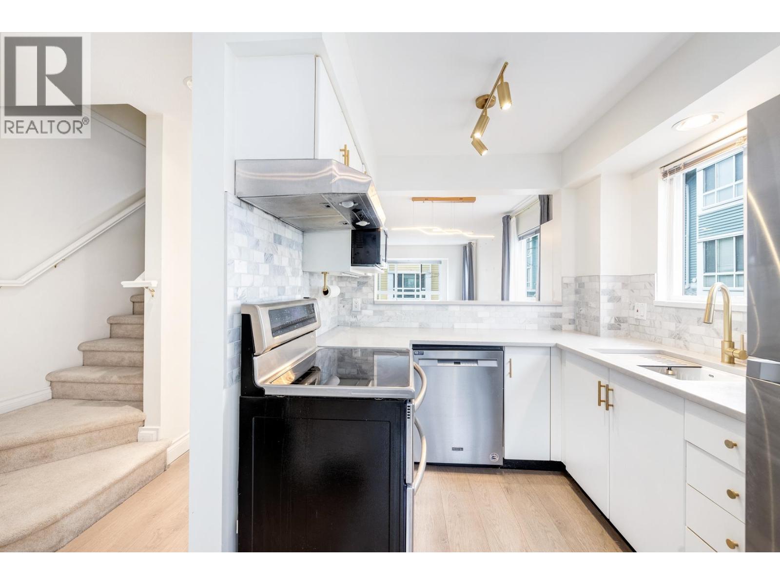 8431 Jellicoe Street, Vancouver, British Columbia  V5S 2J4 - Photo 7 - R3047124