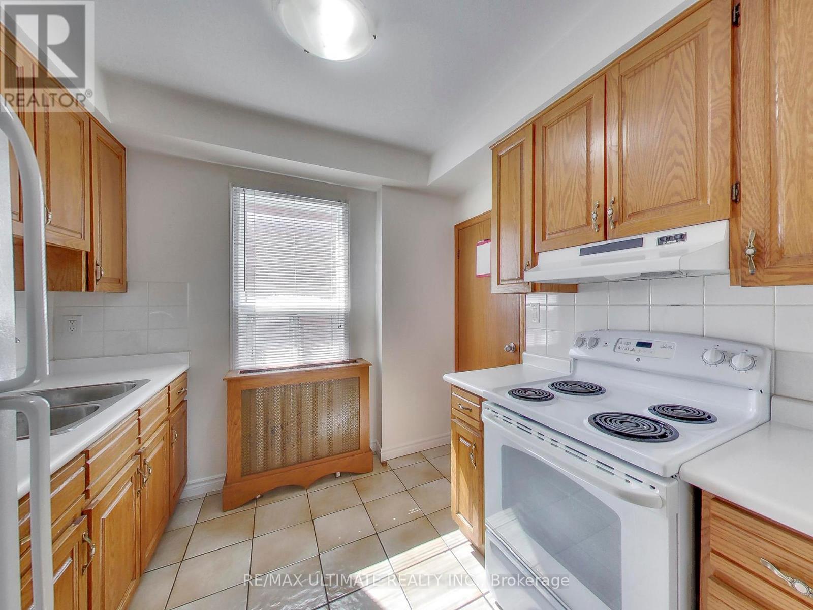 1654 Dufferin Street, Toronto, Ontario  M6H 3L8 - Photo 12 - W12399976