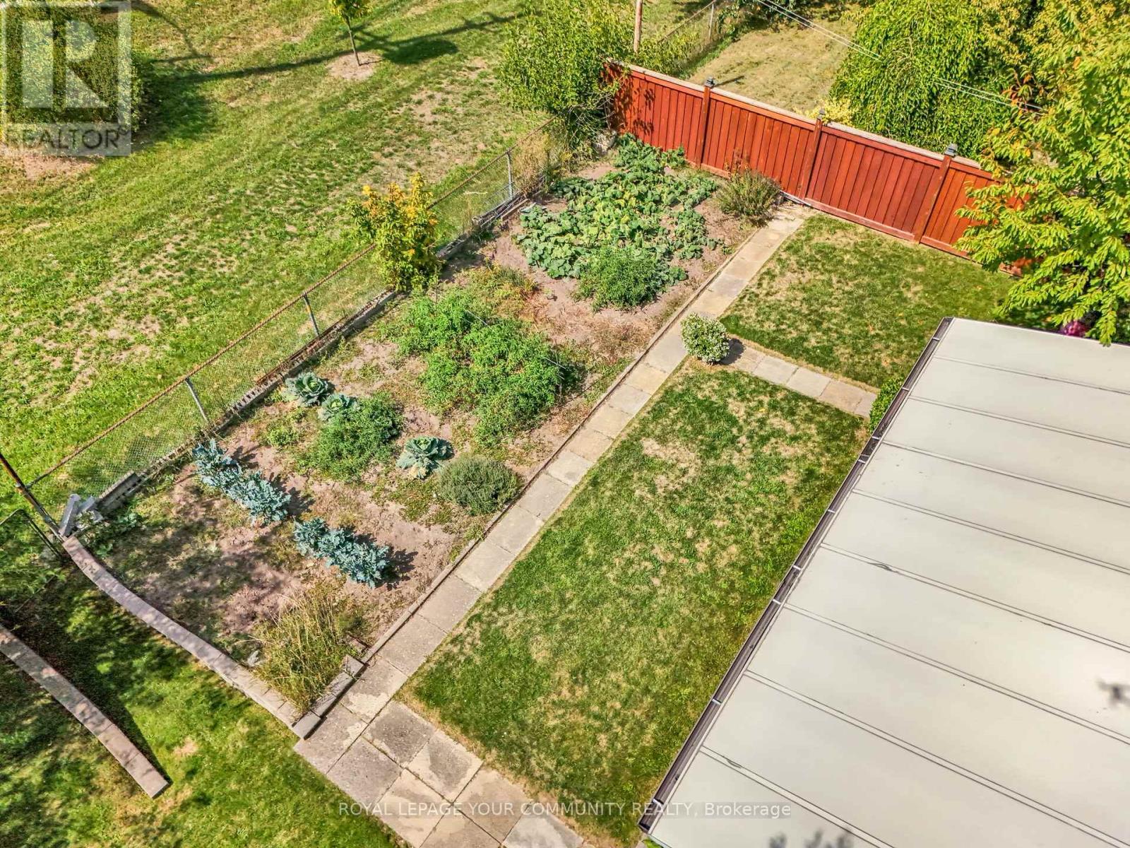 6 Hentob Court, Toronto (Thistletown-Beaumonde Heights), Ontario  M9V 2X1 - Photo 49 - W12400001