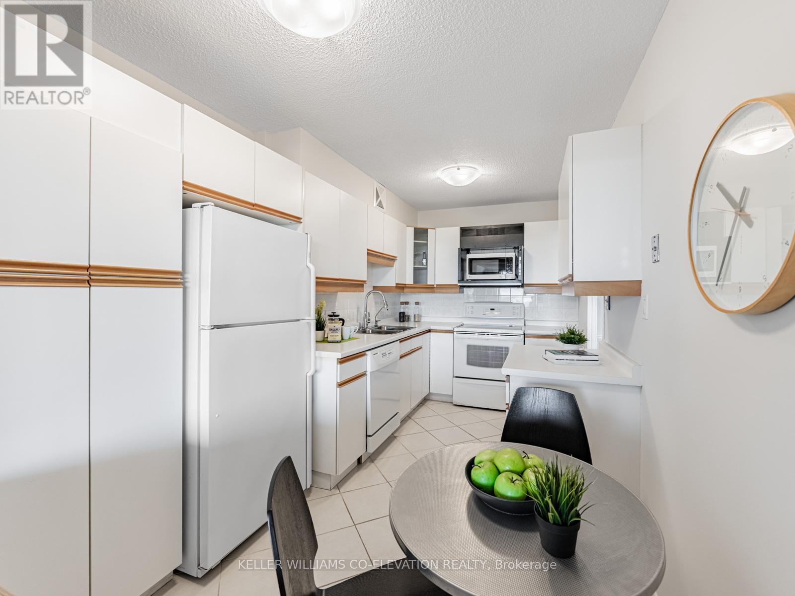2009 - 250 Scarlett Road, Toronto (Rockcliffe-Smythe), Ontario  M6N 4X5 - Photo 18 - W12400006