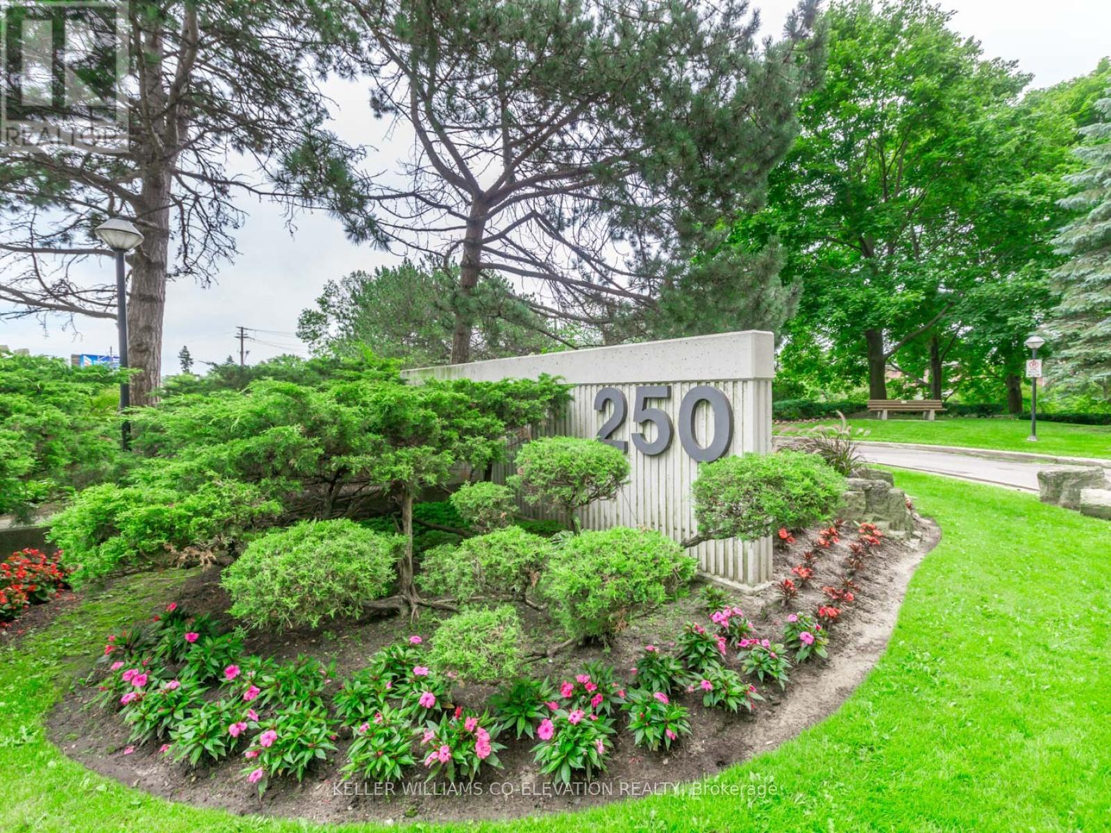 2009 - 250 Scarlett Road, Toronto (Rockcliffe-Smythe), Ontario  M6N 4X5 - Photo 3 - W12400006