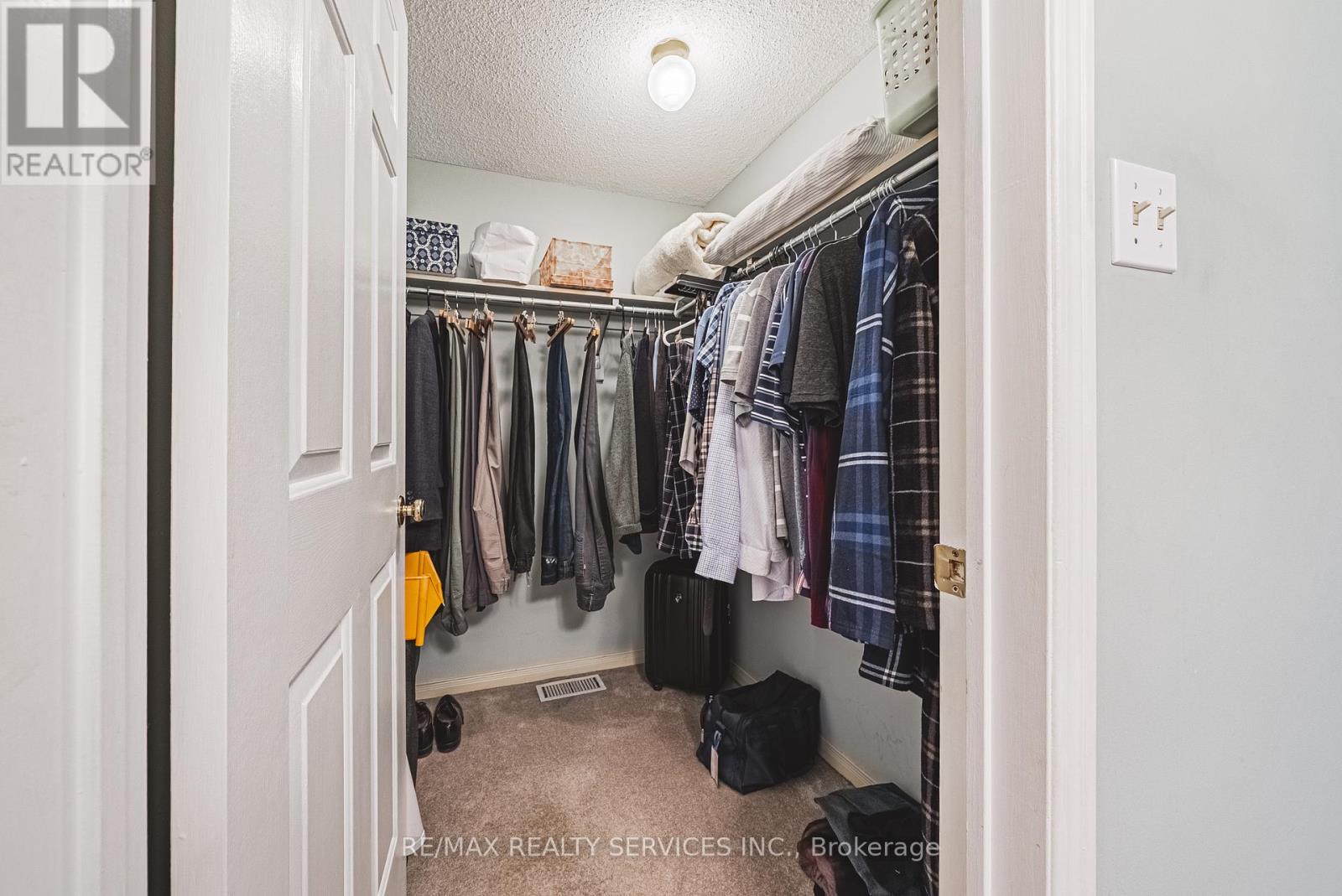 17 Cox Crescent, Brampton (Northwood Park), Ontario  L6X 3G8 - Photo 18 - W12400023