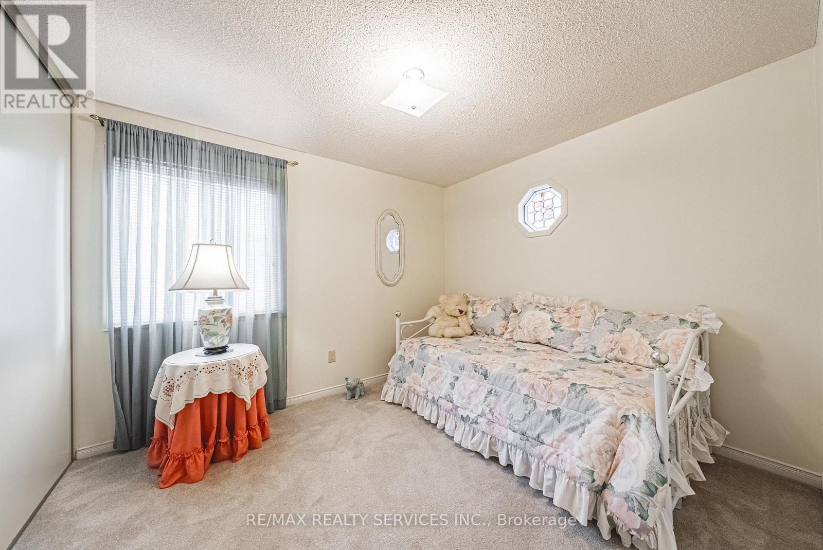 17 Cox Crescent, Brampton (Northwood Park), Ontario  L6X 3G8 - Photo 19 - W12400023