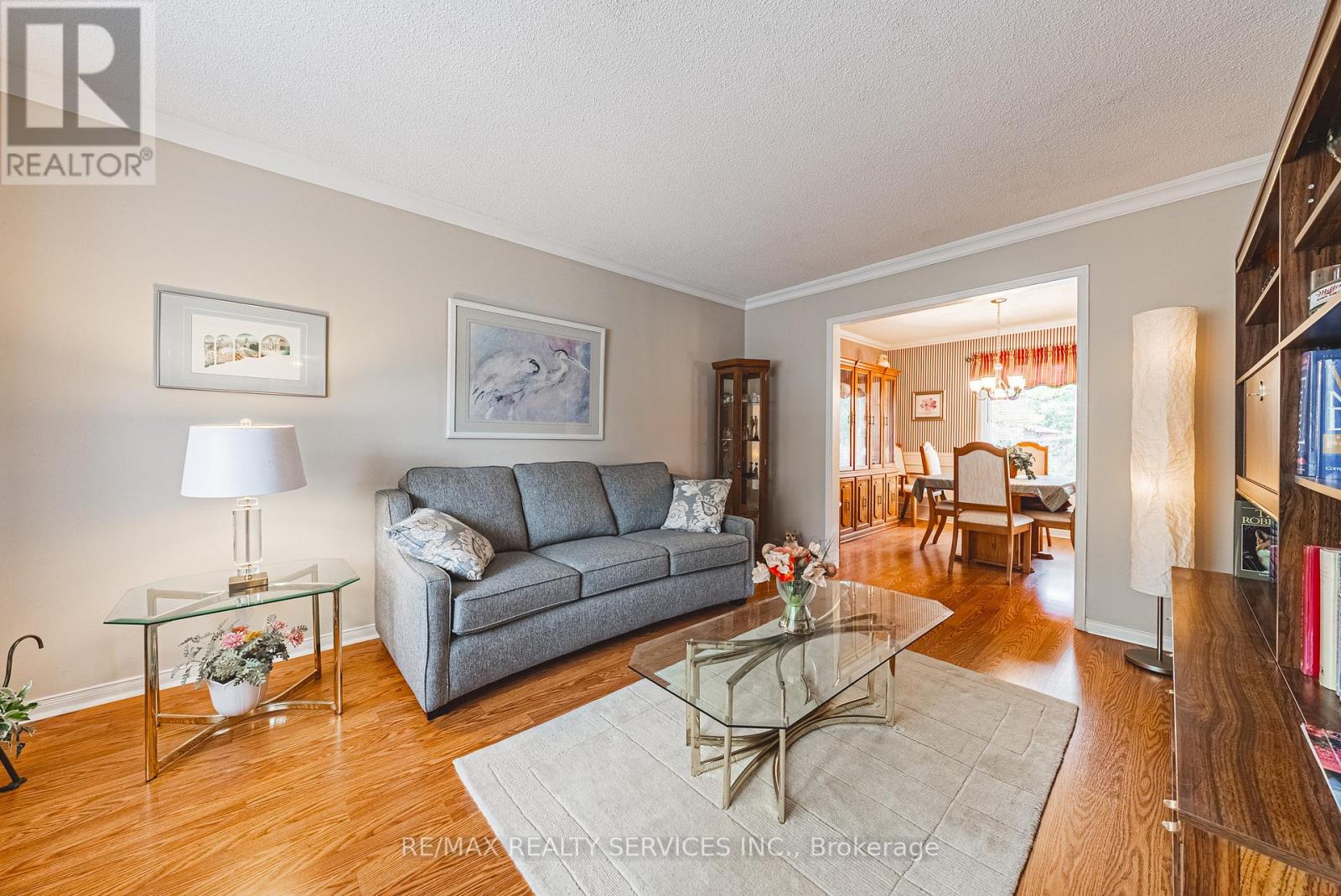 17 Cox Crescent, Brampton (Northwood Park), Ontario  L6X 3G8 - Photo 5 - W12400023