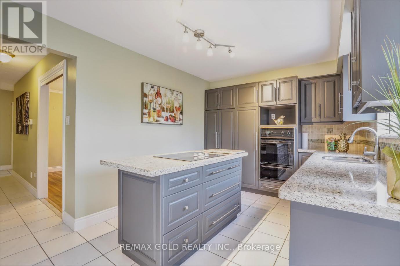 24 Nobel Place, Brampton, Ontario  L6S 4X5 - Photo 10 - W12400063