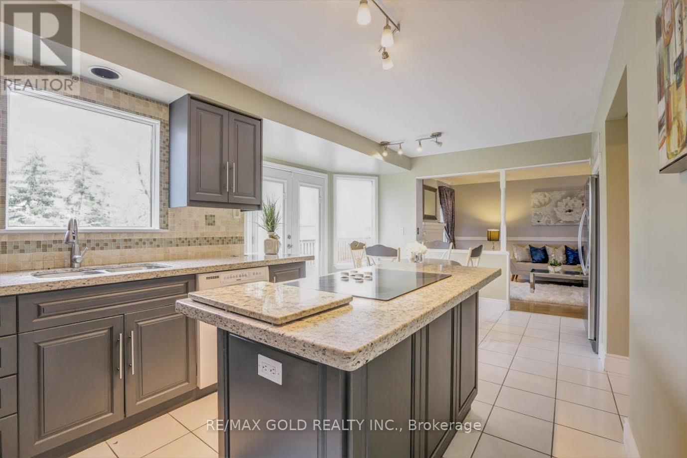 24 Nobel Place, Brampton, Ontario  L6S 4X5 - Photo 12 - W12400063