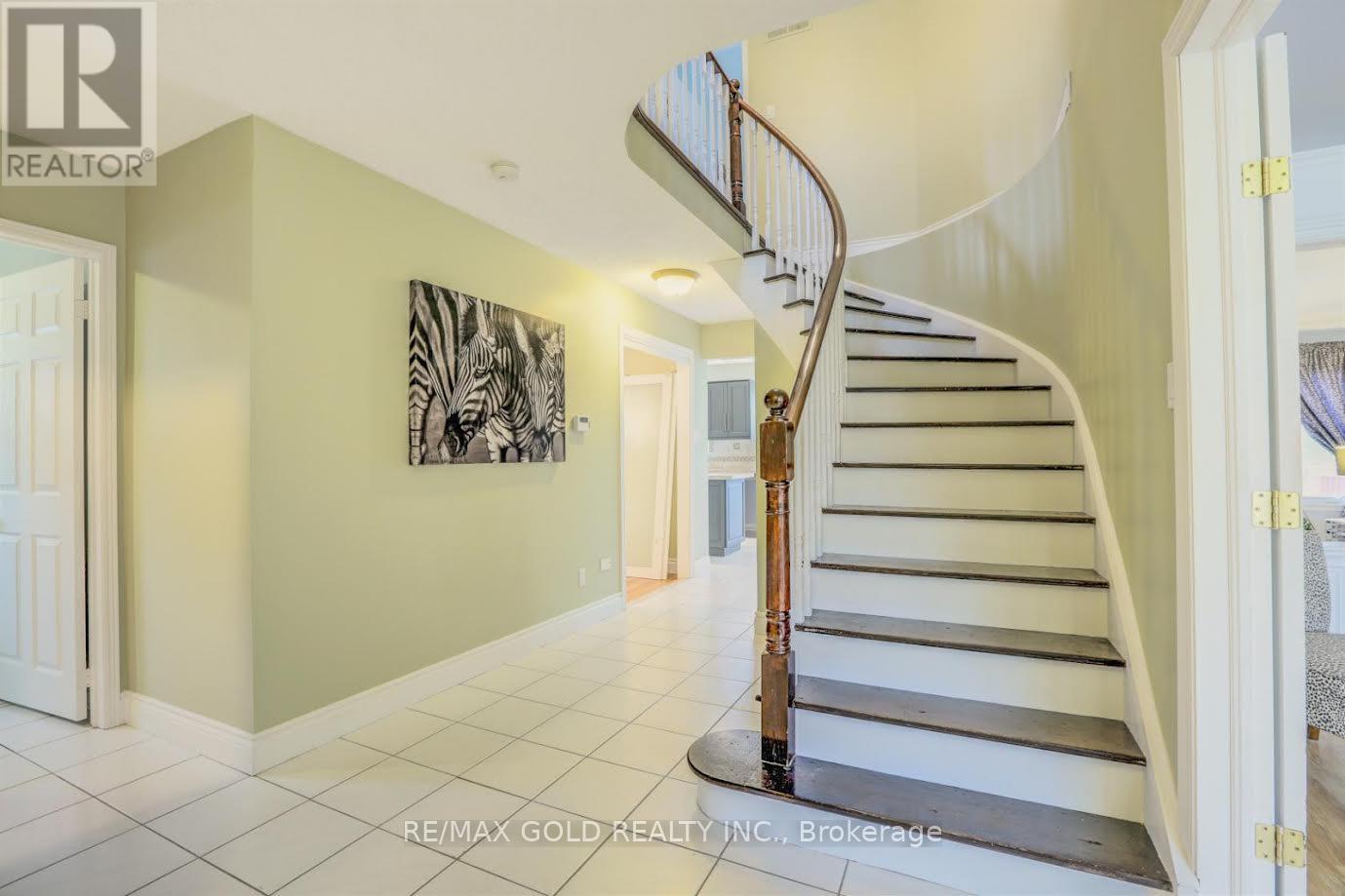 24 Nobel Place, Brampton, Ontario  L6S 4X5 - Photo 2 - W12400063