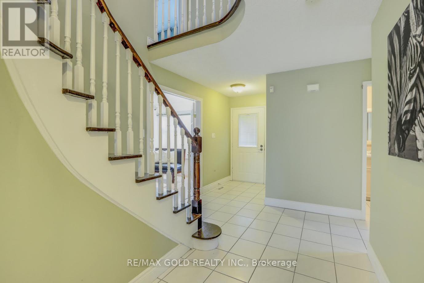 24 Nobel Place, Brampton, Ontario  L6S 4X5 - Photo 3 - W12400063