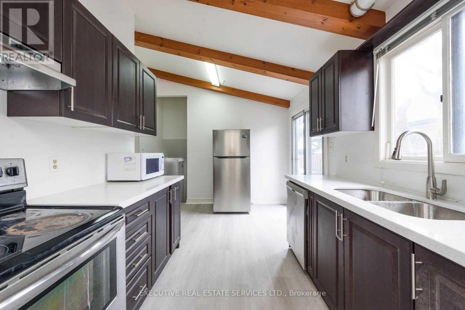48 Reynier Drive, Brampton, Ontario  L6Z 1L8 - Photo 10 - W12400094
