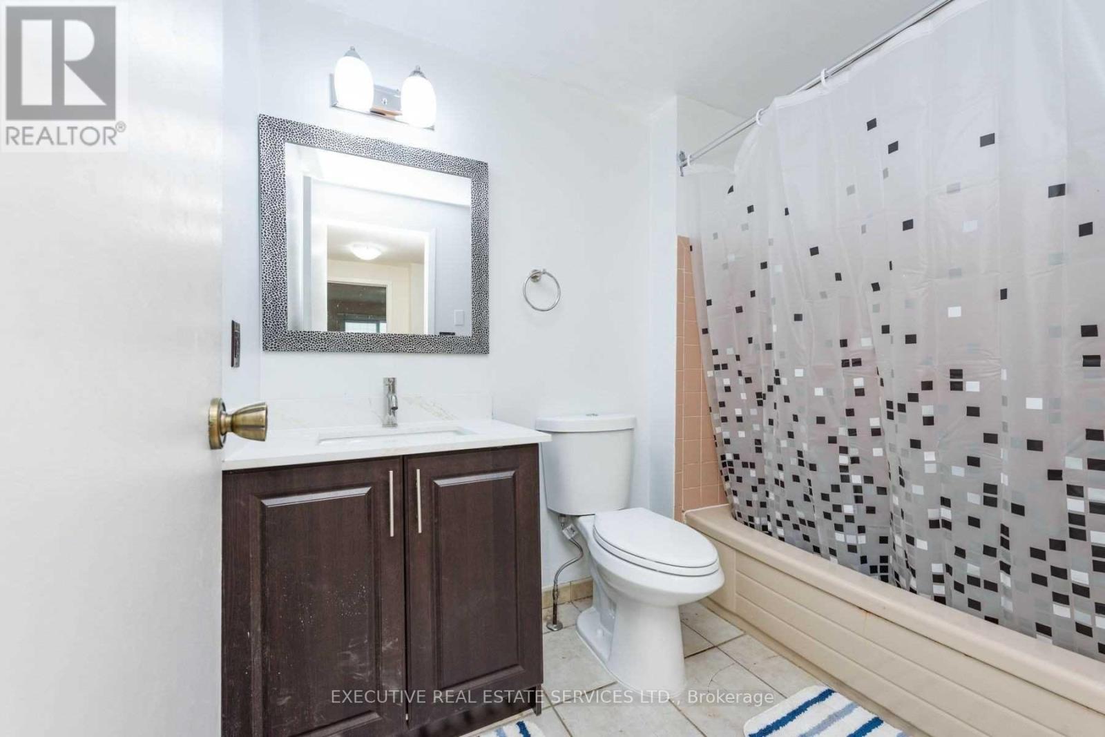 48 Reynier Drive, Brampton, Ontario  L6Z 1L8 - Photo 14 - W12400094