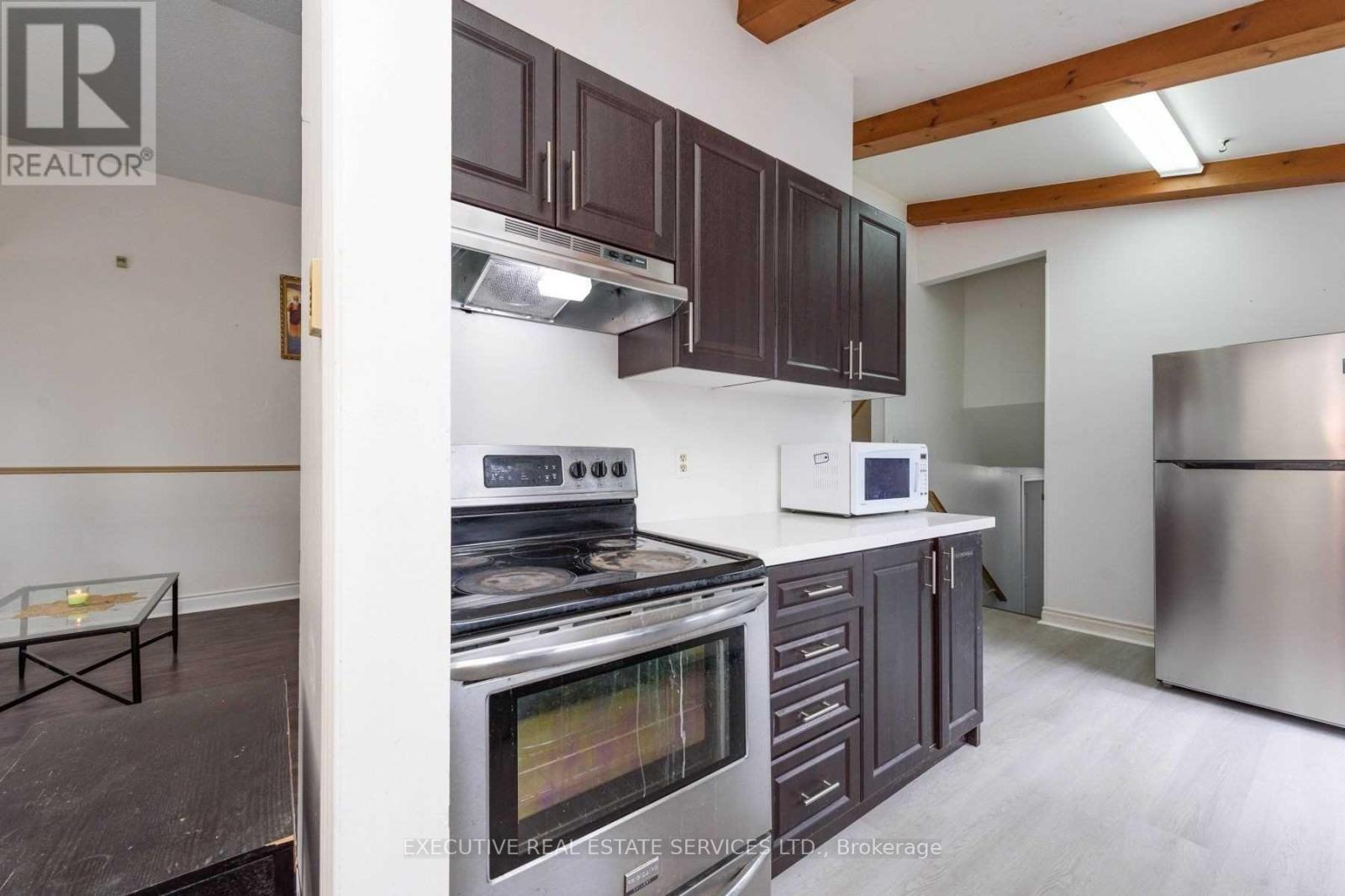 48 Reynier Drive, Brampton, Ontario  L6Z 1L8 - Photo 9 - W12400094