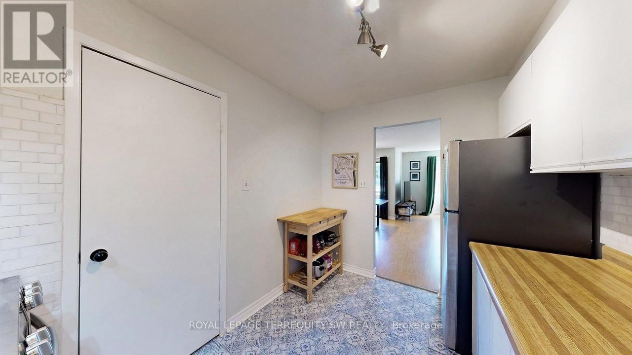 210 - 3835 Lake Shore Boulevard W, Toronto, Ontario  M8W 1R2 - Photo 13 - W12400103