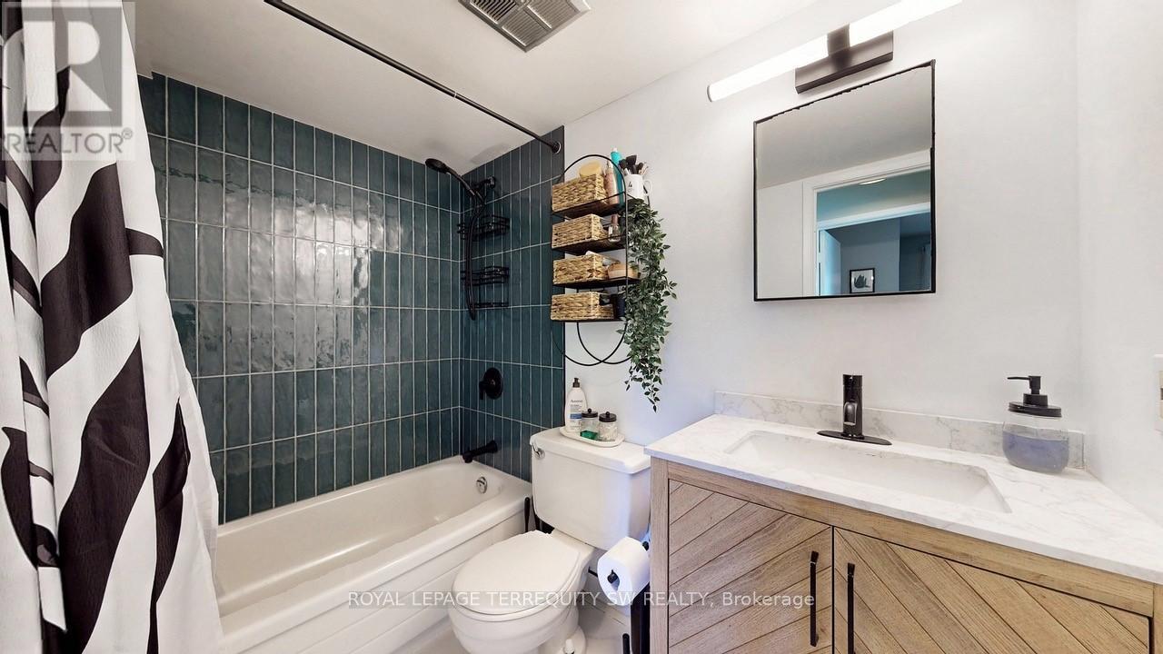 210 - 3835 Lake Shore Boulevard W, Toronto, Ontario  M8W 1R2 - Photo 22 - W12400103