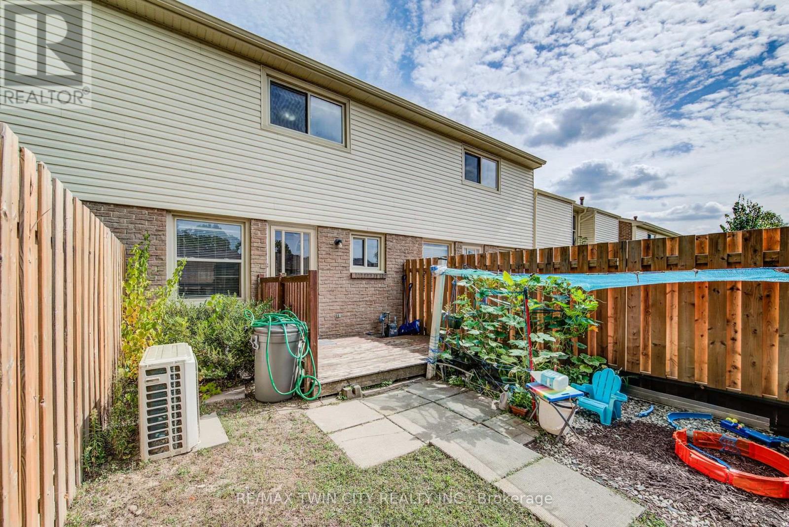 16 - 165 Green Valley Drive, Kitchener, Ontario  N2P 1K3 - Photo 20 - X12399957