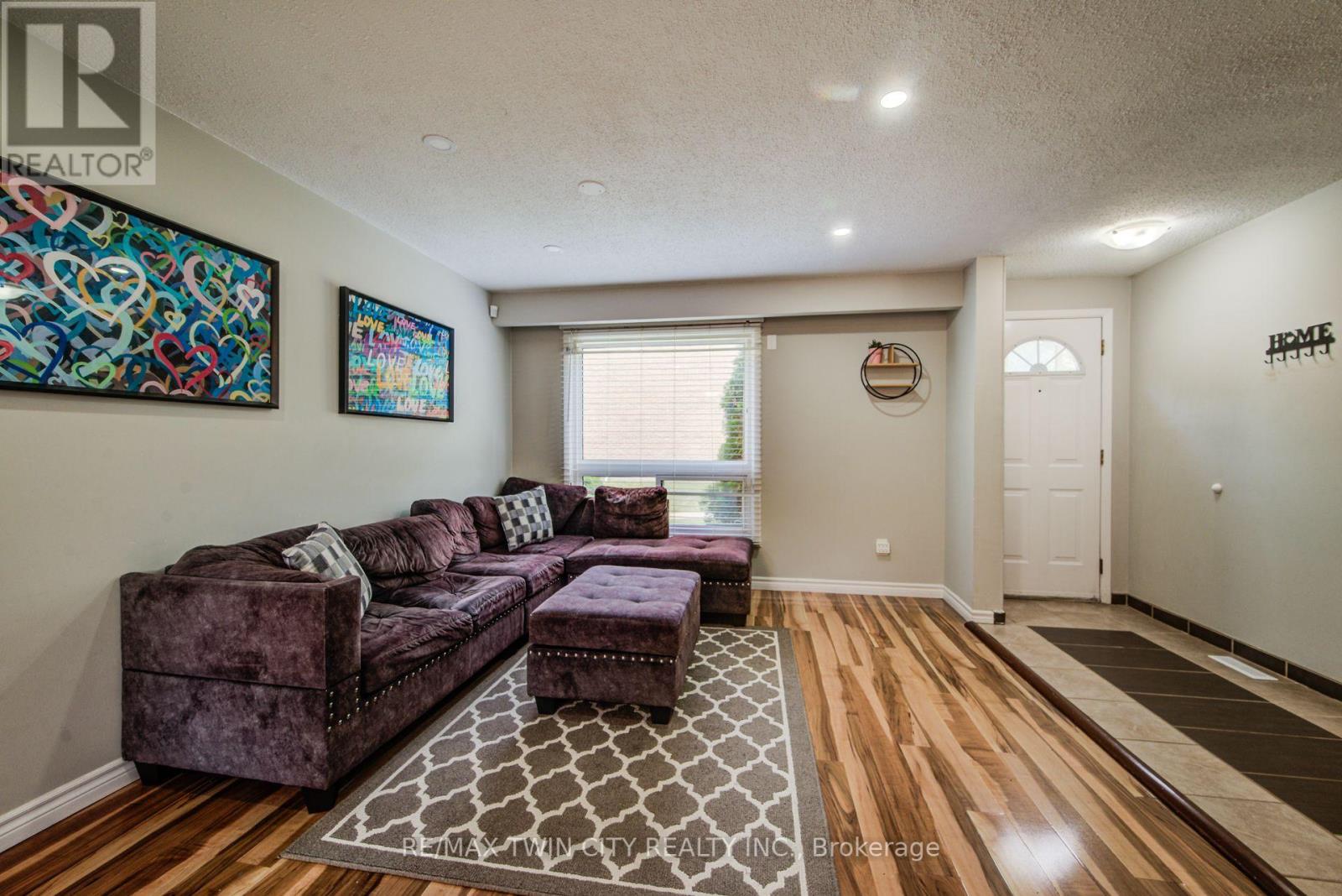 16 - 165 Green Valley Drive, Kitchener, Ontario  N2P 1K3 - Photo 4 - X12399957