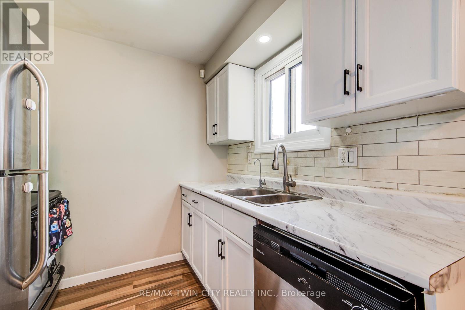 16 - 165 Green Valley Drive, Kitchener, Ontario  N2P 1K3 - Photo 9 - X12399957