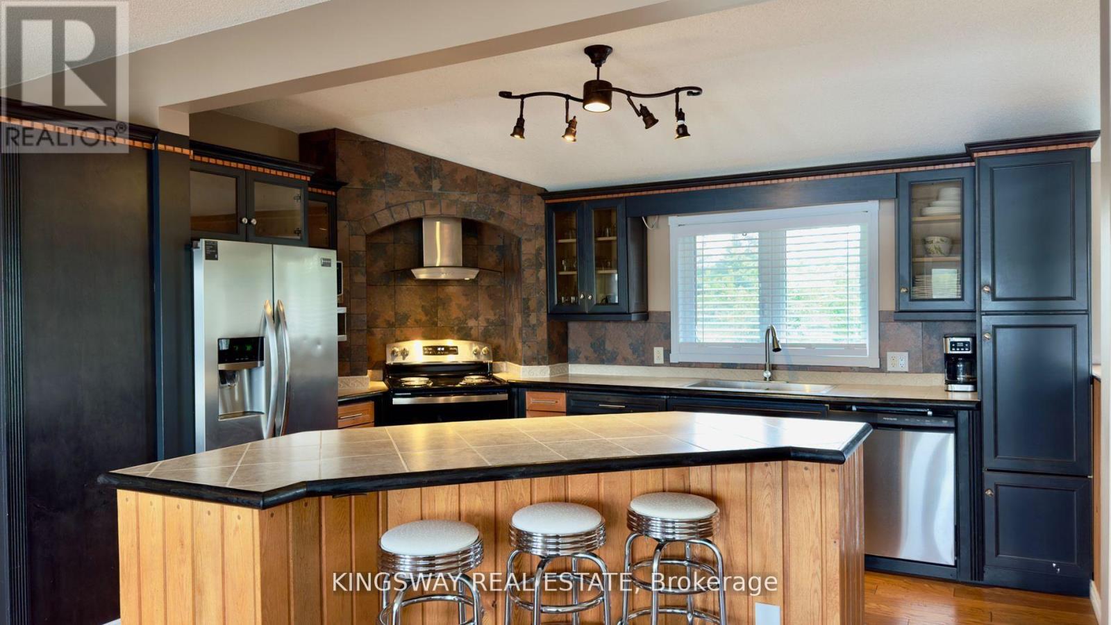 18 Mitchellview Road, Kawartha Lakes, Ontario  K0M 2B0 - Photo 12 - X12399972