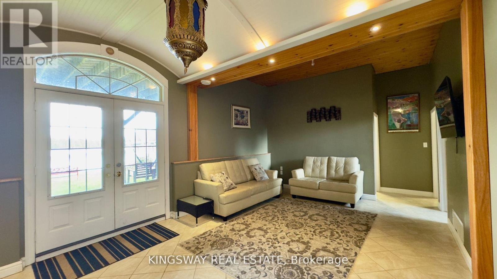 18 Mitchellview Road, Kawartha Lakes, Ontario  K0M 2B0 - Photo 17 - X12399972