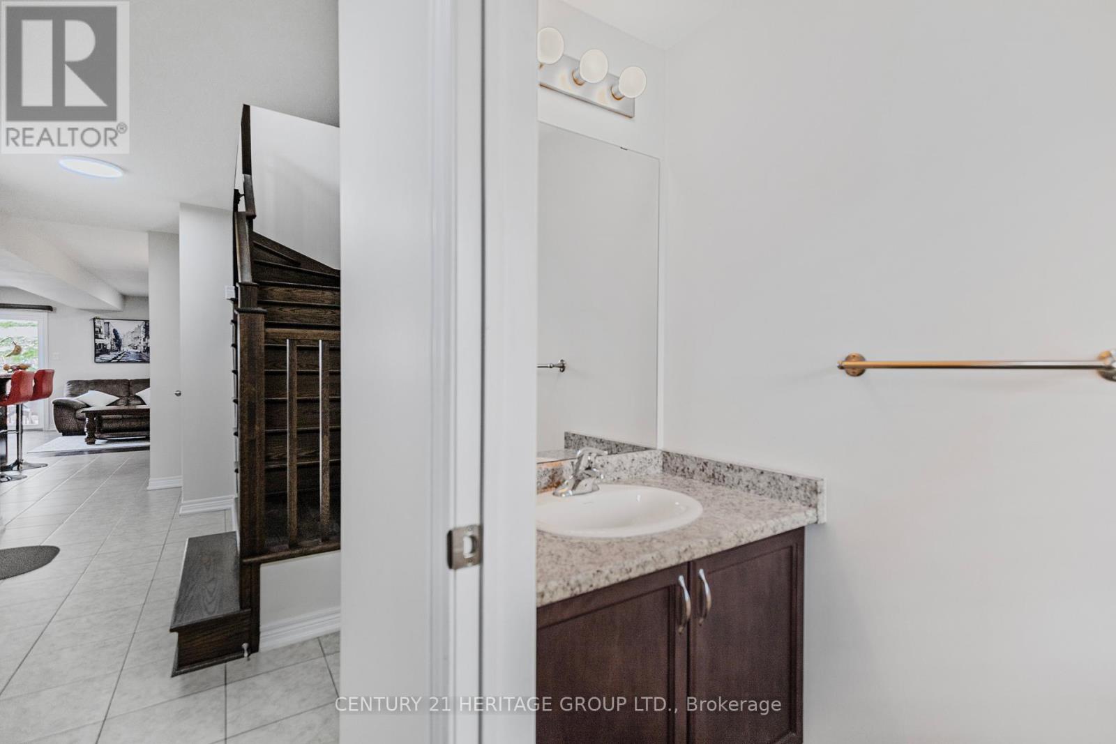 71 Waterbridge Street, Hamilton (Stoney Creek), Ontario  L8J 0G2 - Photo 16 - X12400005