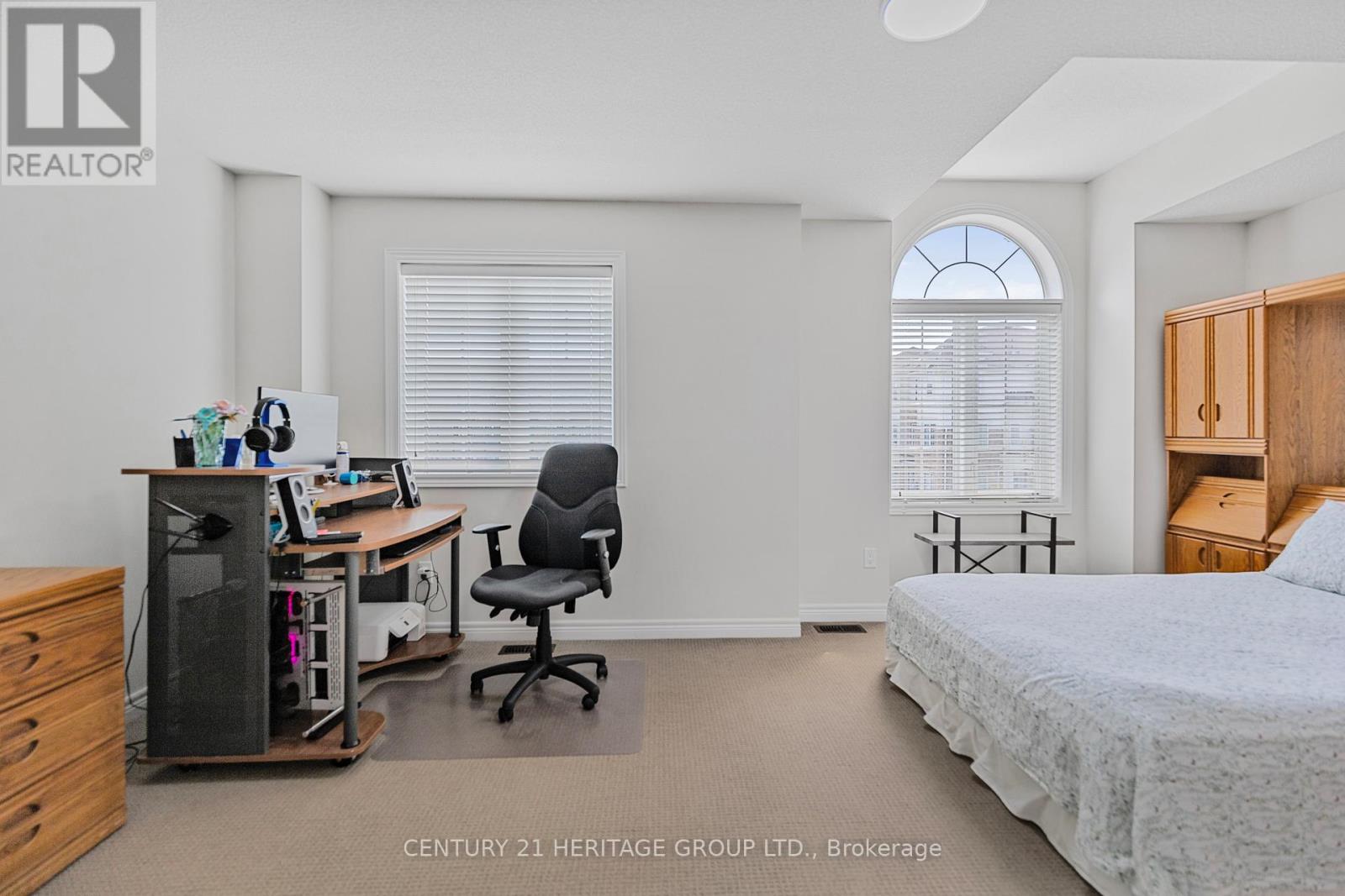 71 Waterbridge Street, Hamilton (Stoney Creek), Ontario  L8J 0G2 - Photo 17 - X12400005