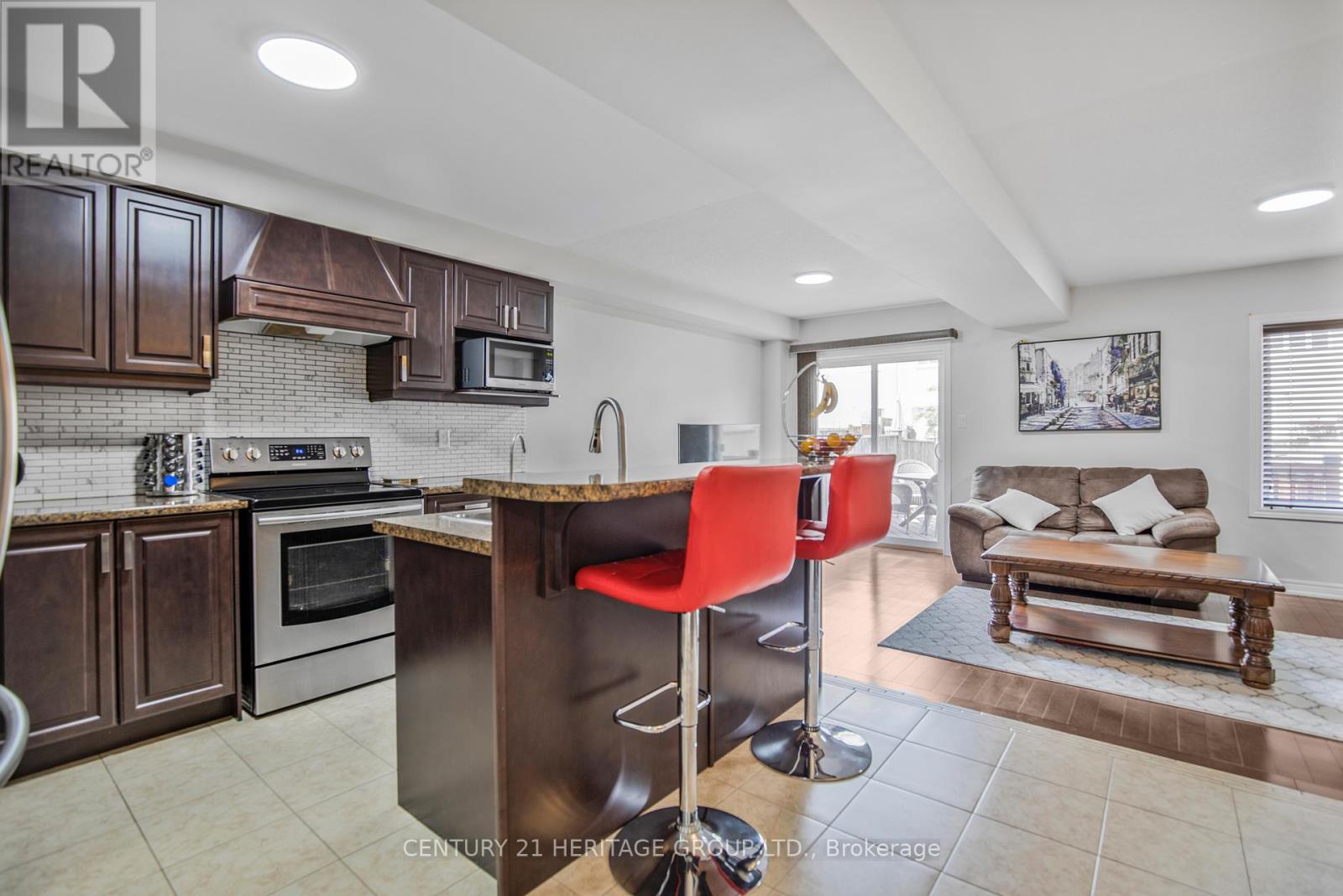 71 Waterbridge Street, Hamilton (Stoney Creek), Ontario  L8J 0G2 - Photo 7 - X12400005