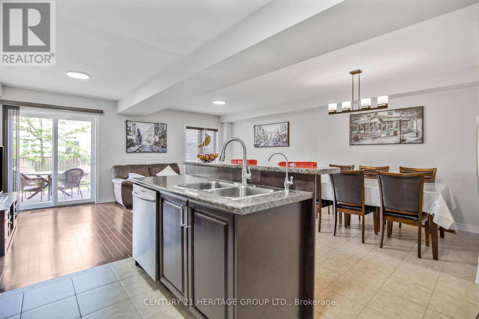 71 Waterbridge Street, Hamilton (Stoney Creek), Ontario  L8J 0G2 - Photo 8 - X12400005