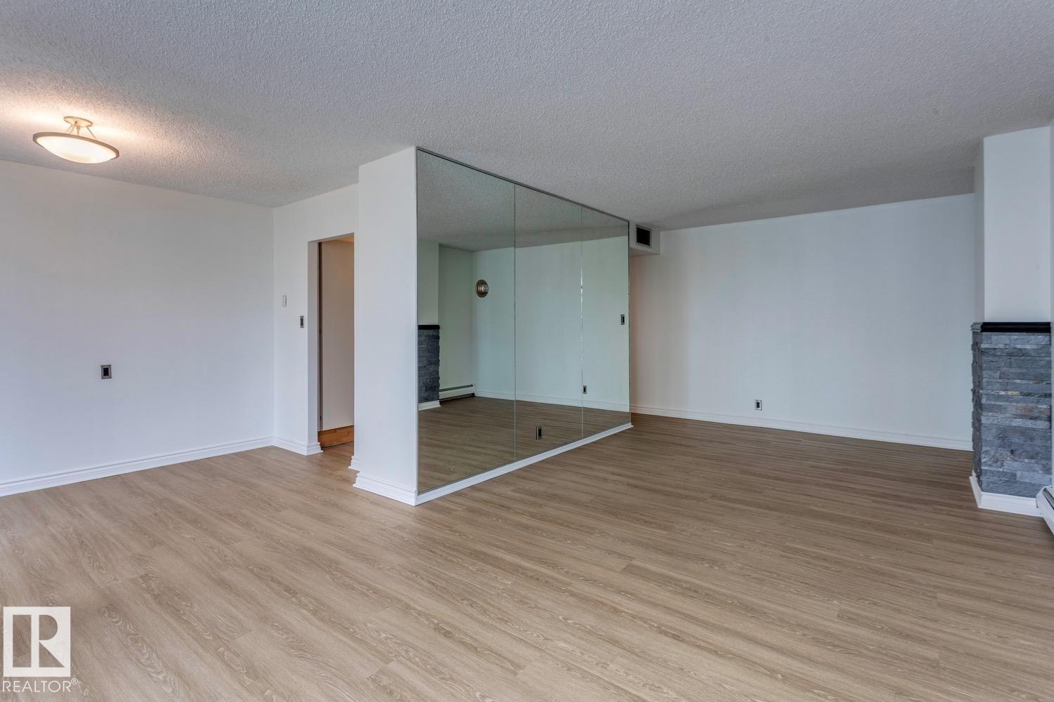 #201 8340 Jasper Av Nw, Edmonton, Alberta  T5H 4C6 - Photo 3 - E4453081