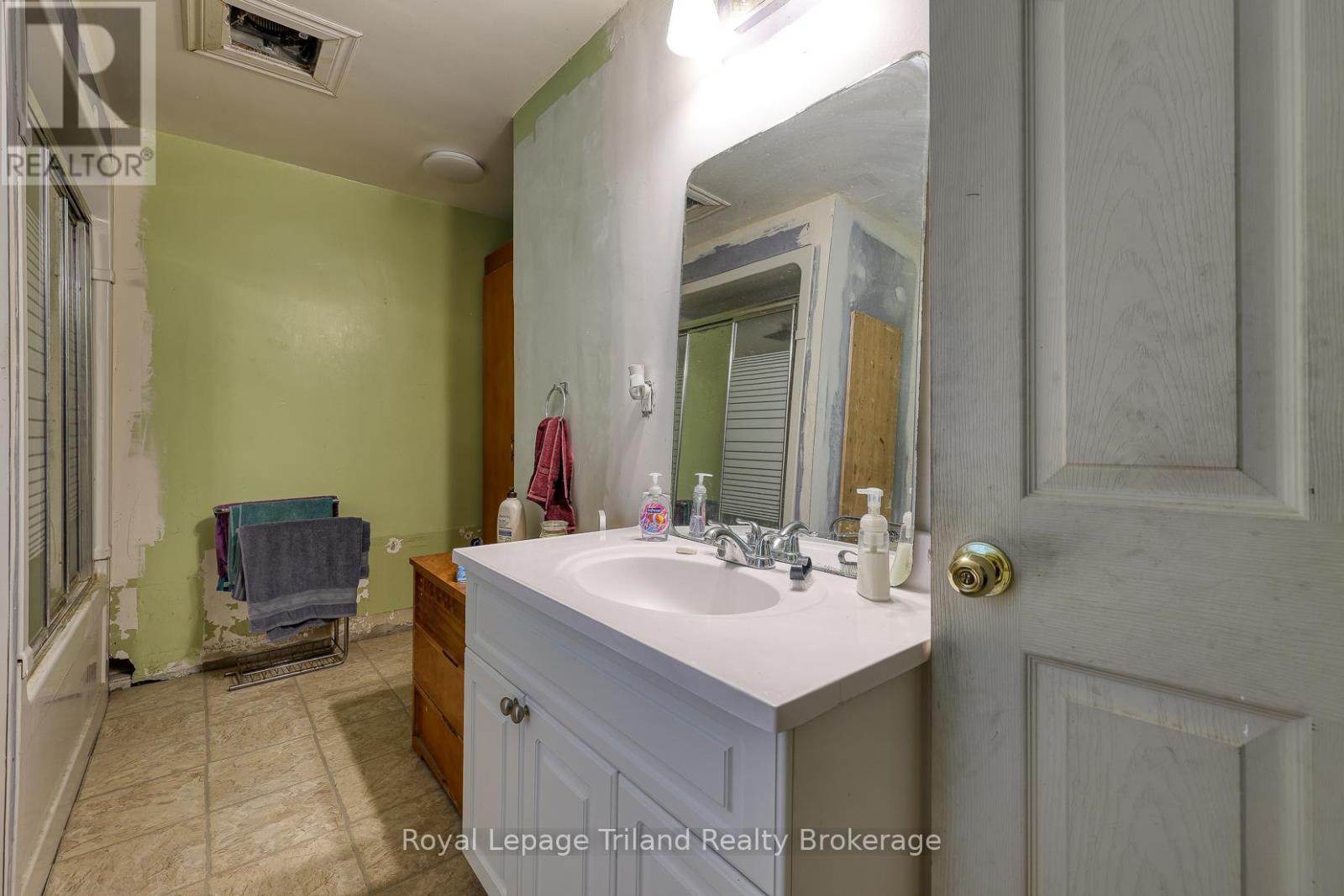 32 Baird Street N, Blandford-Blenheim, Ontario  N0J 1B0 - Photo 20 - X12398409